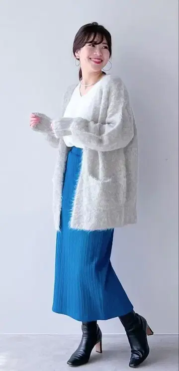 Stola. 블루 니트 스커트