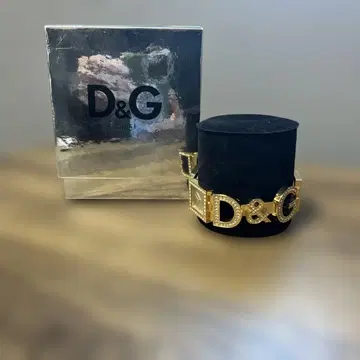 D&G 스톤 장식 골드 팔찌 시계