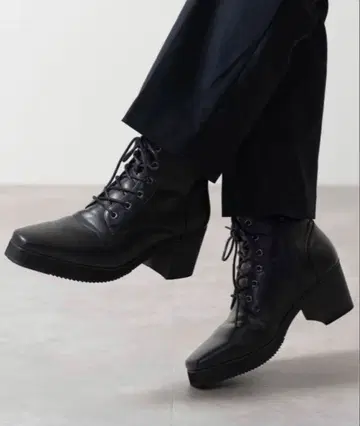 CLEL 레이스업 부츠