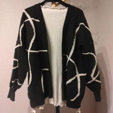 아트풍 라인 디자인 가디건과 라메 티셔츠