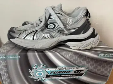 올드 오더 터보 GT 러너 스니커즈 메탈릭 실버