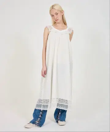 TINA: JOJUN 슬리브리스 레이스 원피스