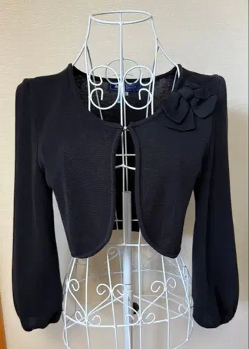 엠즈 그레이시 리본 포함 블랙 니트 가디건 볼레로