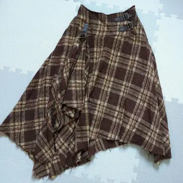 PINK HOUSES 타탄 체크 패턴 비대칭 스커트 [ 브라운 ]