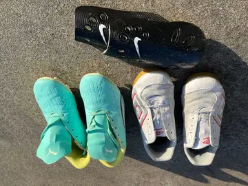 축구 스파이크 푸마 23, 풋살화 엄브로 23.5, 정강이 보호대