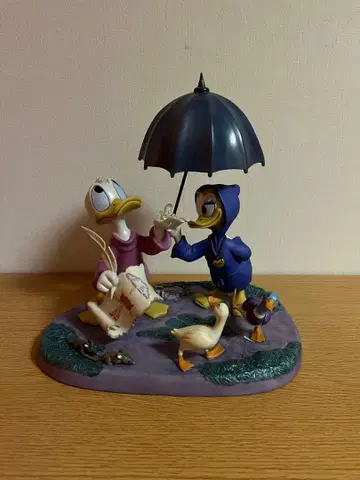 WDCC 판타지아 2000 도날드 & 데이지 Looks like rain