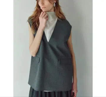 Mila Owen 깊은 V넥 베스트