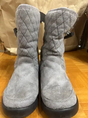 그레이 퀼팅 어그 부츠 호킨스 그레이스 정원 스노우 부츠