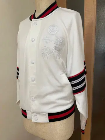 아디다스 화이트 바시티 자켓 로고