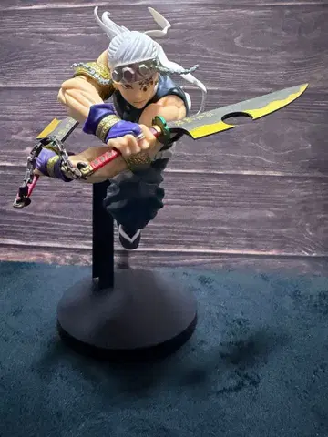 귀멸의 칼날 우즈이 텐겐 피규어