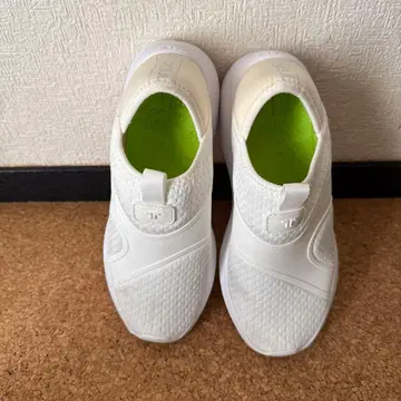 TELIC 화이트 슬립온 스니커즈