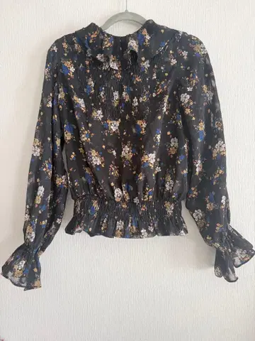 Ray BEAMS 플라워 프릴 상의