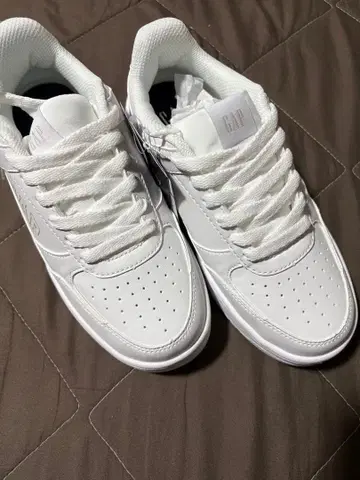 GAP 화이트 스니커즈 24cm