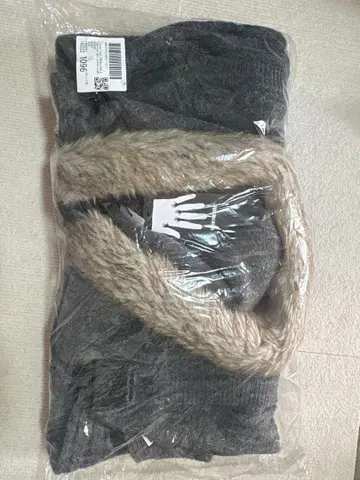 wishforever의 FEEL-GOOD CABLE KNIT HOODIE