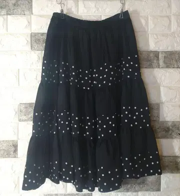JaneMarple 도트 무늬 플레어 스커트 블랙