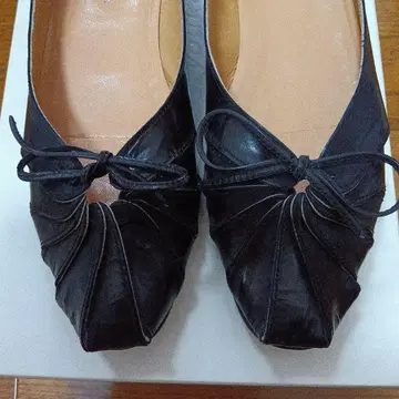 tsumorichisato 리본 포함 블랙 가죽 플랫슈즈