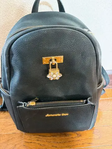 사만사베가 블랙 가죽 백팩