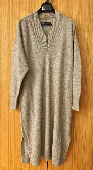 그레이쥬 계열 V넥 니트 원피스