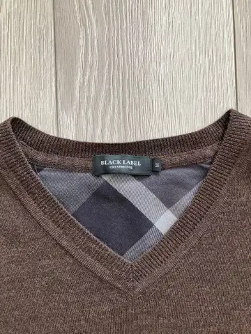 BLACK LABEL 브라운 V넥 스웨터 M 사이즈