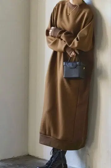 [ 새상품급 ] NOBLE RITA 원피스 맨투맨 / 브라운