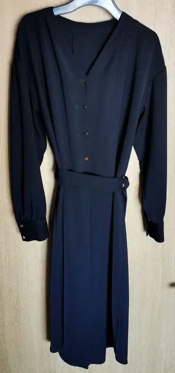 나노 유니버스 V넥 롱 슬리브 원피스 블랙