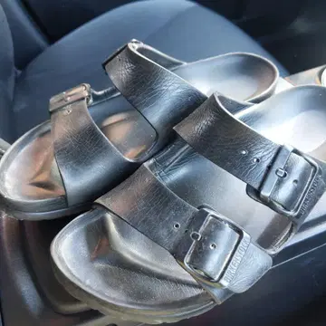 BIRKENSTOCK 블랙 컴포트 샌들