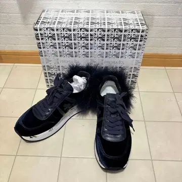 [ 미사용 새상품 ] PREMIATA 퍼 달린 네이비 스니커즈