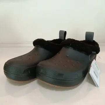 crocs 퍼 달린 클로그 샌들 블랙