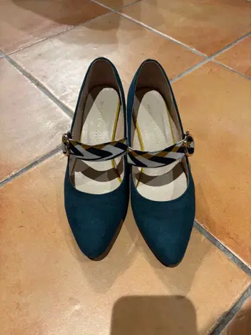 ORIENTAL TRAFFIC 펌프스