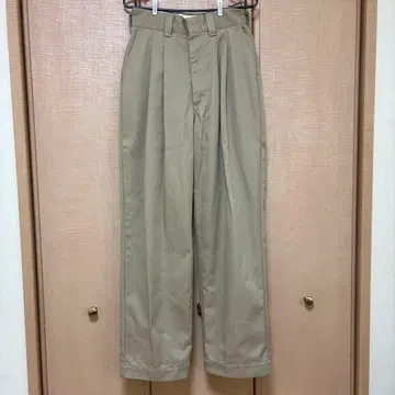 더 신즈네 베이지 치노 팬츠