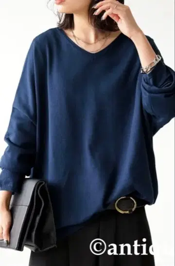 안티카 레이온 혼방 심플 V넥 니트