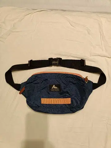 그레고리 바디백 네이비