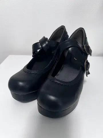 블랙 스트랩 하이힐 펌프스