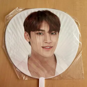 SEVENTEEN 세븐틴 민규 일본 데뷔 쇼케이스 부채