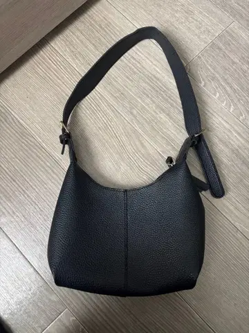 블랙 가죽 핸드백