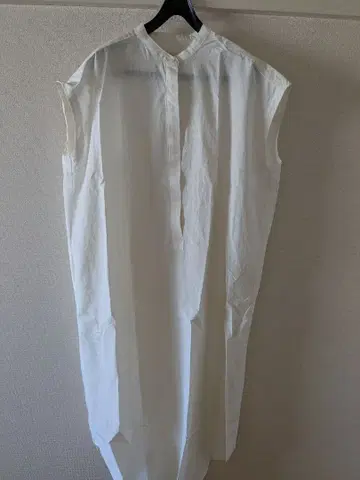 새상품급 이에나 슬리브리스 원피스 화이트