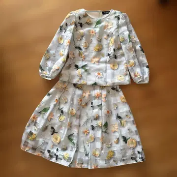 M'S GRACY 꽃무늬 셋업 ( 긴팔 상의 + 스커트 )