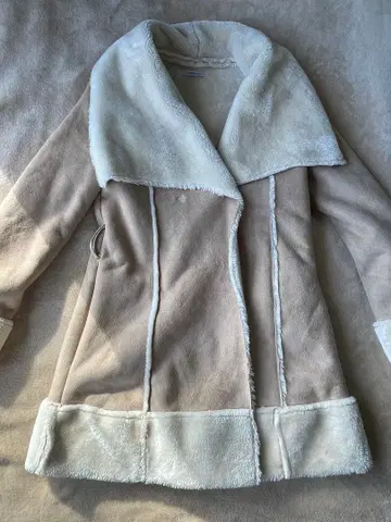 LIP SERVICE 베이지 무스탕 코트