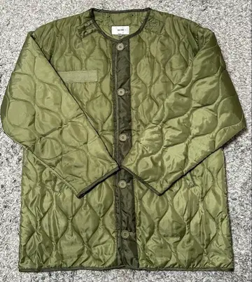 올리브 그린 퀼팅 밀리터리 자켓