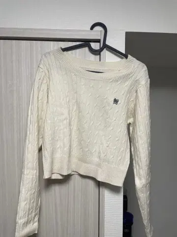 아이보리 케이블 니트 스웨터