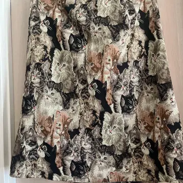 axes femme 고블랑 턱 플레어 스커트 고양이 패턴 미사용