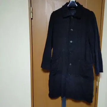 요건 레일 무릎 기장 코트 블랙 컬러