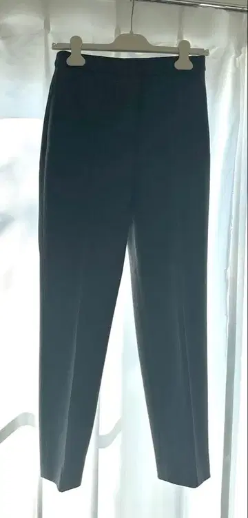 Theory 다크 그레이 슬랙스 센터 프레스 사이즈 2