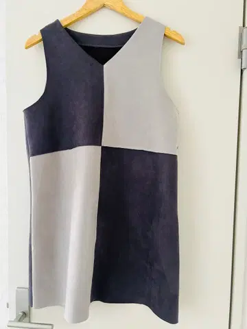 슬리브리스 무릎 기장 원피스 그레이