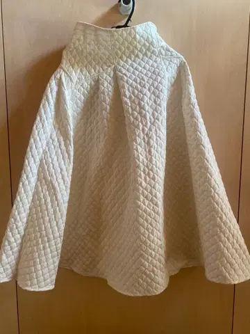 FRAY I.D 퀼팅 플레어 스커트