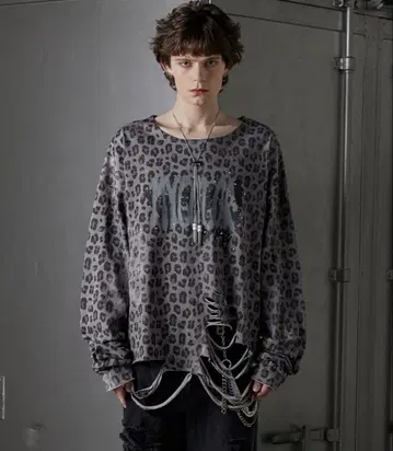 grancy 올 패턴 큐빅 그래픽 롱 티셔츠 L 사이즈