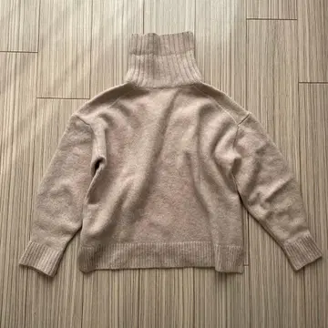 베이지 터틀넥 스웨터 울 혼방