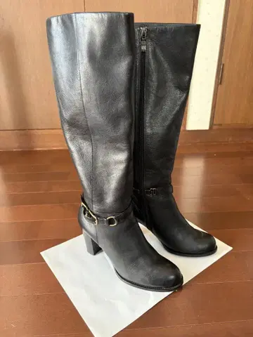 블랙 가죽 롱 부츠 미셸 크라운