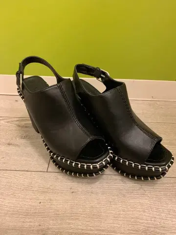 mousse 오픈토 샌들