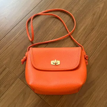 오렌지 가죽 숄더백